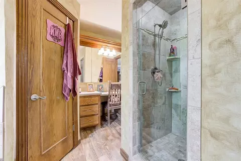 Bath - 4500 S Eastern Ave, Norman, OK 73069 photo 4 of 8