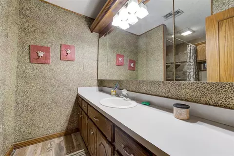 Bath - 4500 S Eastern Ave, Norman, OK 73069 photo 7 of 8