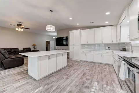 Kitchen - 4500 S Eastern Ave, Norman, OK 73069 photo 5 of 8
