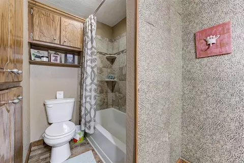 Bath - 4500 S Eastern Ave, Norman, OK 73069 photo 8 of 8