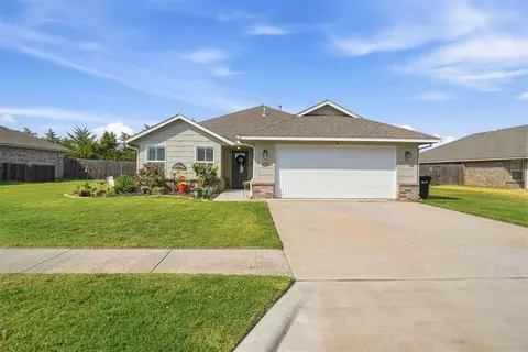 Exterior - 1509 Avalon Dr, Altus, OK 73521 photo 2 of 5