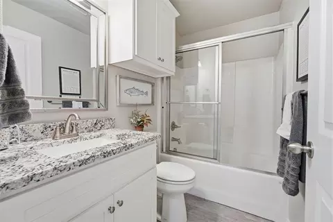 Bath - 1509 Avalon Dr, Altus, OK 73521 photo 4 of 4