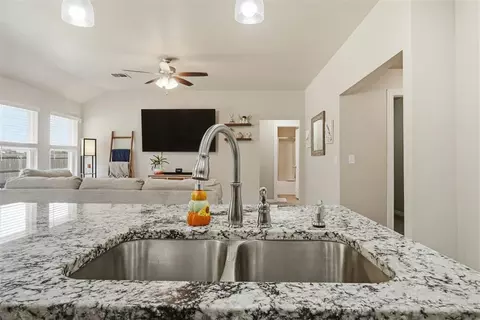 Kitchen - 1509 Avalon Dr, Altus, OK 73521 photo 5 of 6