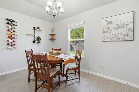 Dining - 1509 Avalon Dr, Altus, OK 73521 photo 2 of 4