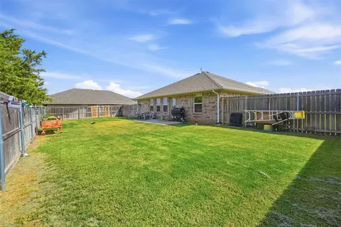 Exterior - 1509 Avalon Dr, Altus, OK 73521 photo 4 of 5