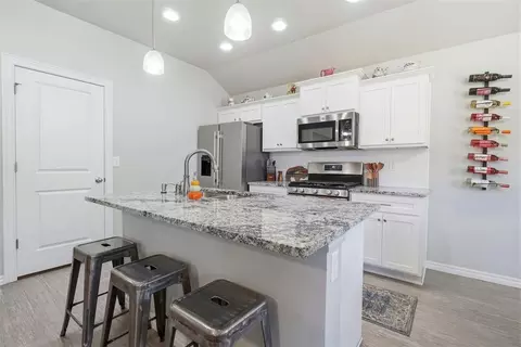 Kitchen - 1509 Avalon Dr, Altus, OK 73521 photo 3 of 6