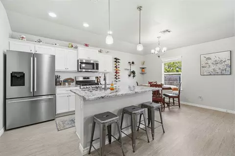 Kitchen - 1509 Avalon Dr, Altus, OK 73521 photo 1 of 6