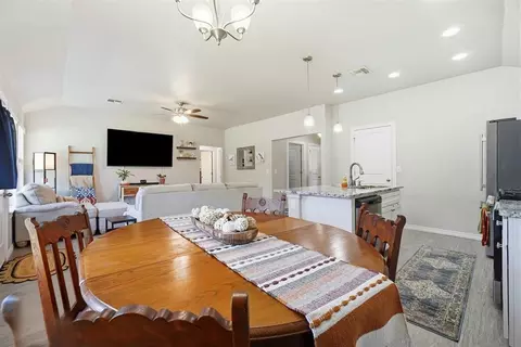 Dining - 1509 Avalon Dr, Altus, OK 73521 photo 4 of 4