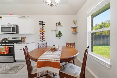 Dining - 1509 Avalon Dr, Altus, OK 73521 photo 3 of 4
