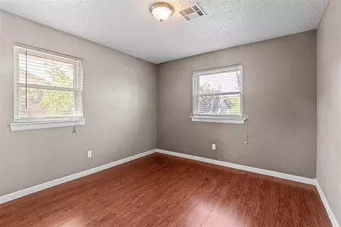 Bedroom - 410 Jarman Dr, Mcloud, OK 74851 photo 1 of 4