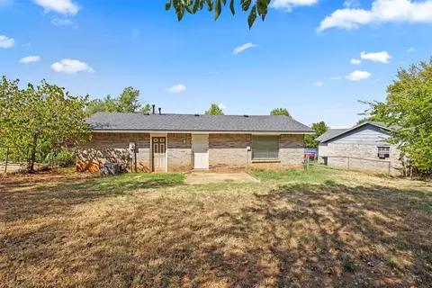 Exterior - 410 Jarman Dr, Mcloud, OK 74851 photo 4 of 5