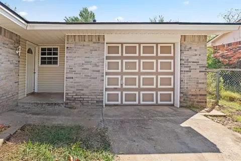 Exterior - 410 Jarman Dr, Mcloud, OK 74851 photo 3 of 5