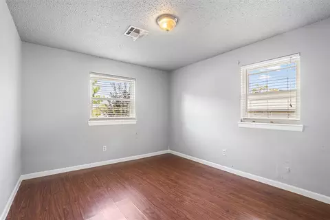 Bedroom - 410 Jarman Dr, Mcloud, OK 74851 photo 3 of 4