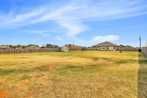 Exterior - 1938 Eli Ave, Tuttle, OK 73089 photo 6 of 7