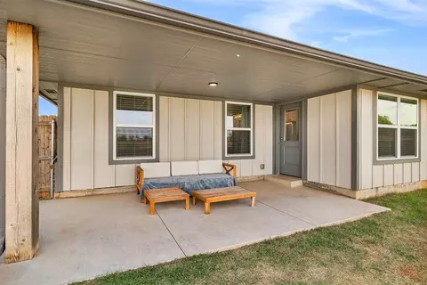 Exterior - 1938 Eli Ave, Tuttle, OK 73089 photo 4 of 7