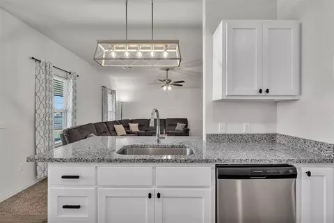Kitchen - 1938 Eli Ave, Tuttle, OK 73089 photo 2 of 4