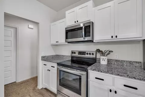 Kitchen - 1938 Eli Ave, Tuttle, OK 73089 photo 4 of 4