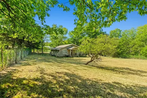 Exterior - 902 W 4th St, Ada, OK 74820 photo 2 of 10