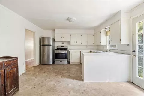 Kitchen - 902 W 4th St, Ada, OK 74820 photo 1 of 2