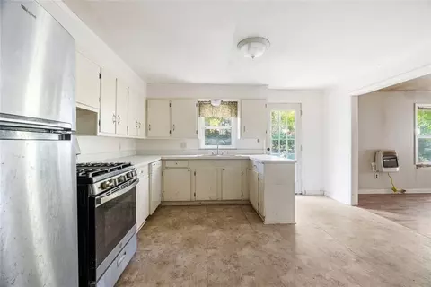 Kitchen - 902 W 4th St, Ada, OK 74820 photo 2 of 2