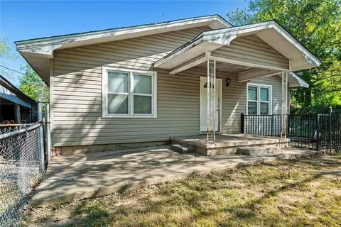 Exterior - 902 W 4th St, Ada, OK 74820 photo 5 of 10
