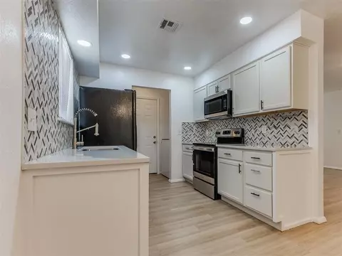 405 Woodland Dr, Midwest City, OK 73130