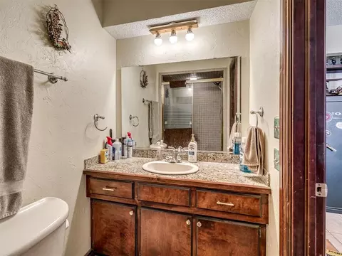 Bath - 710 Deano Dr, Tuttle, OK 73089 photo 3 of 4