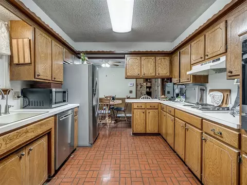 Kitchen - 710 Deano Dr, Tuttle, OK 73089 photo 3 of 3