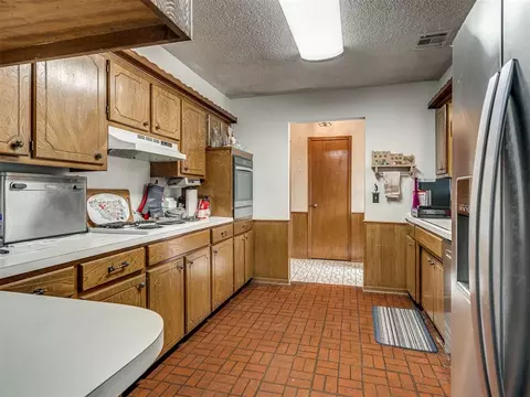 Kitchen - 710 Deano Dr, Tuttle, OK 73089 photo 2 of 3