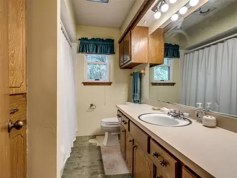Bath - 710 Deano Dr, Tuttle, OK 73089 photo 4 of 4