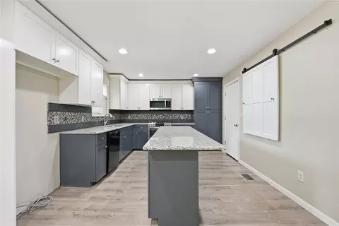 Kitchen - 2000 S S Blvd, Edmond, OK 73013 photo 1 of 8