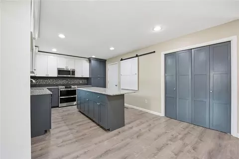 Kitchen - 2000 S S Blvd, Edmond, OK 73013 photo 5 of 8