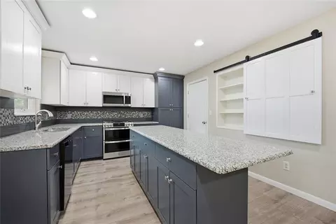 Kitchen - 2000 S S Blvd, Edmond, OK 73013 photo 8 of 8