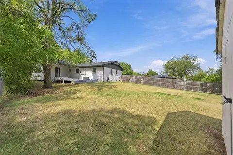 Exterior - 2000 S S Blvd, Edmond, OK 73013 photo 6 of 9