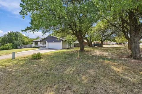 Exterior - 2000 S S Blvd, Edmond, OK 73013 photo 9 of 9