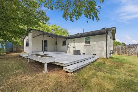 Exterior - 2000 S S Blvd, Edmond, OK 73013 photo 7 of 9