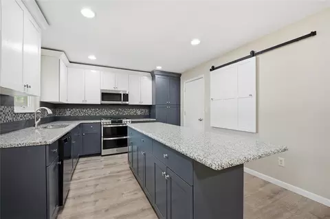 Kitchen - 2000 S S Blvd, Edmond, OK 73013 photo 6 of 8
