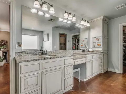 Bath - 30365 Buck Ln, Mcloud, OK 74851 photo 1 of 8