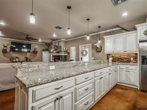 Kitchen - 30365 Buck Ln, Mcloud, OK 74851 photo 5 of 8