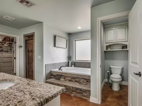 Bath - 30365 Buck Ln, Mcloud, OK 74851 photo 2 of 8