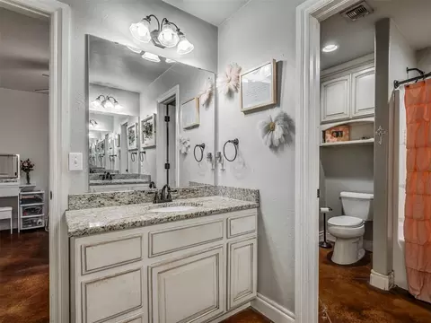 Bath - 30365 Buck Ln, Mcloud, OK 74851 photo 6 of 8