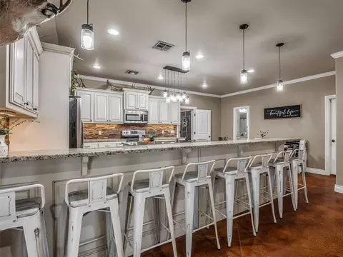 Kitchen - 30365 Buck Ln, Mcloud, OK 74851 photo 1 of 8