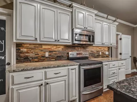 Kitchen - 30365 Buck Ln, Mcloud, OK 74851 photo 7 of 8