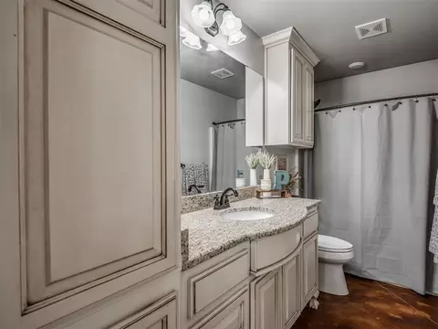 Bath - 30365 Buck Ln, Mcloud, OK 74851 photo 8 of 8