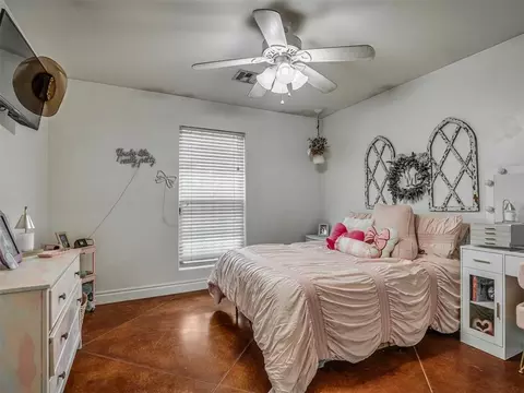 Bedroom - 30365 Buck Ln, Mcloud, OK 74851 photo 2 of 4