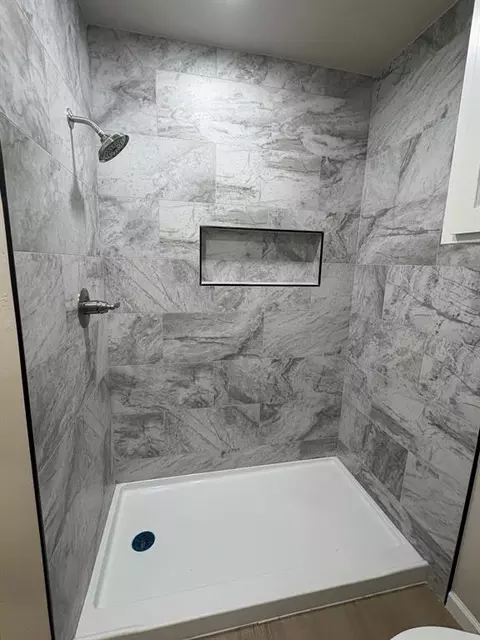 Bath - 709 Polk St, Altus, OK 73521 photo 4 of 4