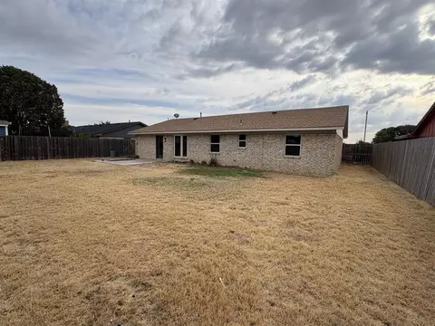 Exterior - 709 Polk St, Altus, OK 73521 photo 4 of 5
