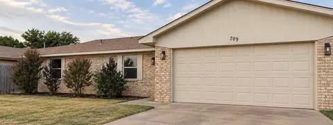 Exterior - 709 Polk St, Altus, OK 73521 photo 2 of 5