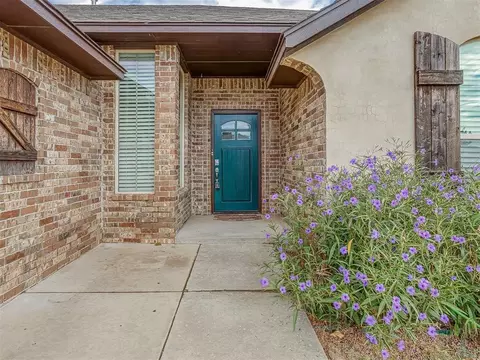 Entry Way - 909 SW 14th St, Moore, OK 73160 photo 1 of 1