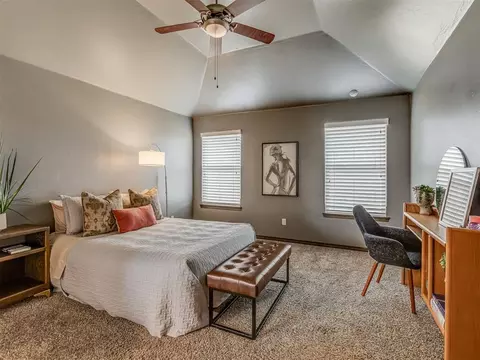 Bedroom - 909 SW 14th St, Moore, OK 73160 photo 1 of 5